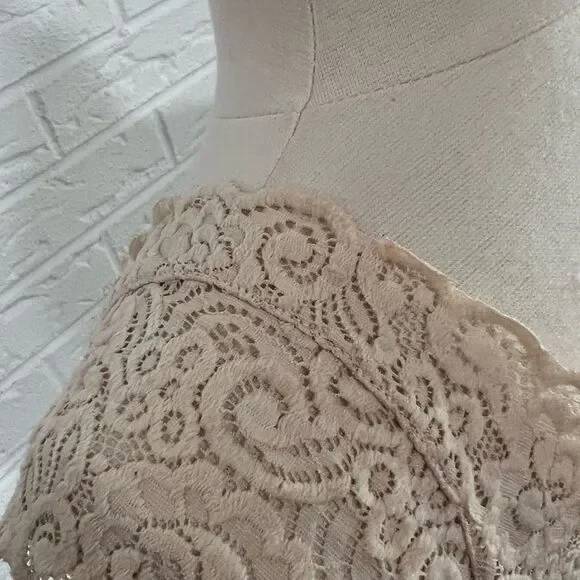 🚨4/$25 Free People Scalloped Edge Lace Crop Top Size XS - Picture 4 of 6
